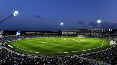 F1赛车比赛超车集锦 - 维斯塔潘与汉密尔顿的轮对轮较量